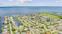 Cocoa Beach Coral Retreat waterfront 3 BR /2.5 BA - 4성급
