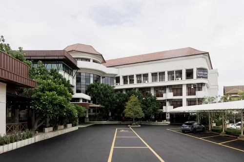 CENTRAL PLACE HOTEL - Parking