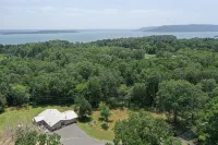 Large house on the lake sleeps 16! - Chalets