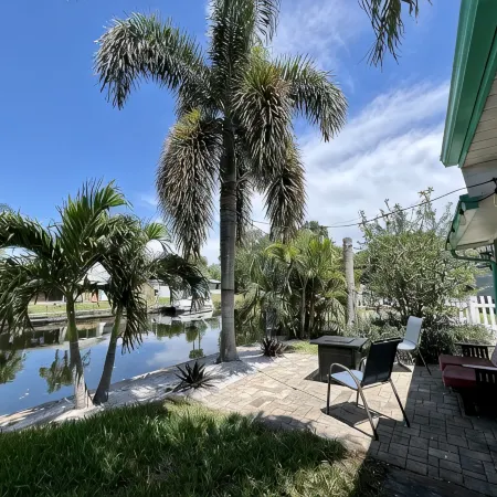 A Little Slice of Key West on Lake Tarpon - Kayak and fish from the back yard