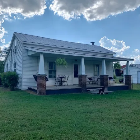 Authentic 100 Year Old Farmhouse, Farm setting in the  foothills of the Smokies