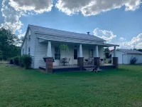Authentic 100 Year Old Farmhouse, Farm setting in the  foothills of the Smokies - 2-Star