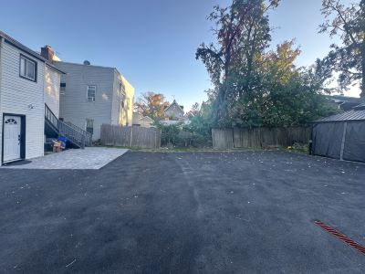 Comfort Meets Style 3-bedroom apartment with WiFi and Parking Close to NYC
