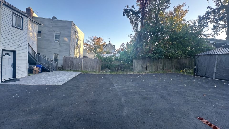 Comfort Meets Style 3-bedroom apartment with WiFi and Parking Close to NYC