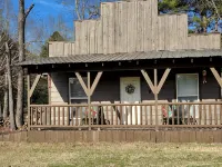 10. Spacious 1 bedroom cabin - シャレー