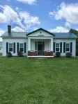 Granny’s House 2 bedroom, 5 miles to ark! Bonus walkthrough space with twin bed. - 3-Star