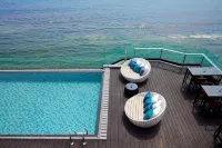 Radisson Hotel Colombo - Rooftop Pools