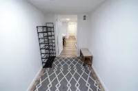 Spacious and Stylish Apartment Perfect for Your Getaway in Beverly! - ห้องครัว