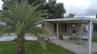 Renovated,clean,comfortable,trailer on canal with Lake Okeechobee access. - 2つ星