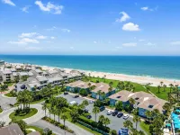 622 Oceanfront Surf Villa: Calm & Cozy Retreat with Vintage Charm by the Sea - Boutique