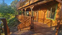 Cozy & Quiet 2 bdrm private Treehouse getaway with Amazing Views minutes from UO - วิว