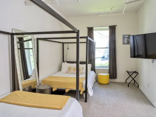 Expansive Open Loft Apartment in the Middle of Downtown. Great for Groups. - Apartments