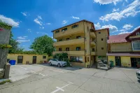 Pensiunea Domneasca - parking