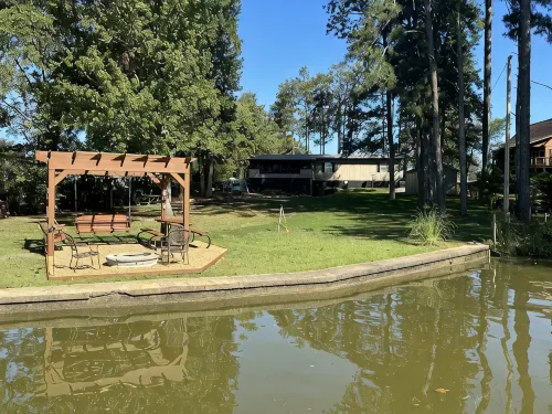 Deep Water Lake House - 3-Star