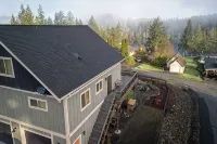 Modern Chalet with Lake Views in Marina Area - 4-Star