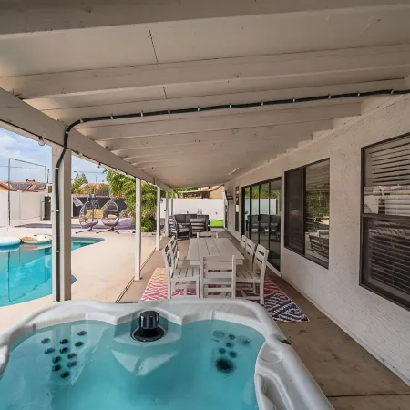 Mesa Luxury Home. Hot Tub, Pool, Golf, Basketball Court and More