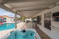 The Oasis Arizona Basketball Court, pool, mini-put, Arcades! - สระว่ายน้ำส่วนตัว