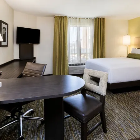 Candlewood Suites PEARL by IHG