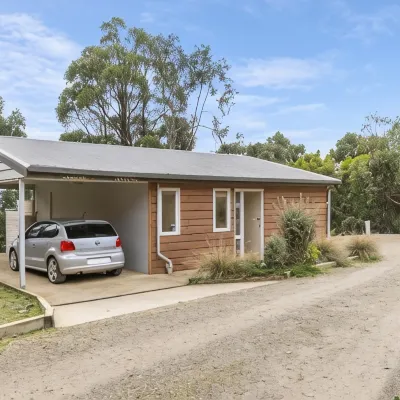 Bruny Island Escapes and Hotel Bruny Hotels near Satellite Island
