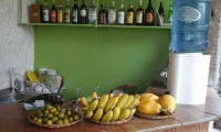 Guanna's Place Room and Resto Bar - bar