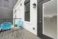 Ocala Downtown Square Apartment - Kitchenette