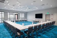 Hilton Garden Inn Kansas City Riverside - 3-Star