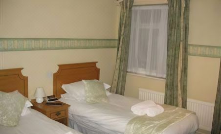 Townhouse Hotel - Housity