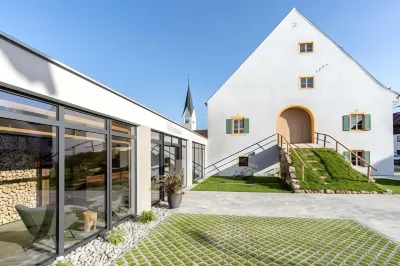 Pöltnerhof Hotel dekat Schwimmbad Weilheim