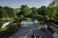 Villa La Maternité Hôtels à proximité de la Gare de Ambérieu-en-Bugey