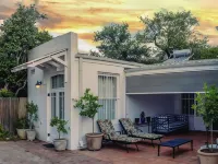 Kolonie's Tuin Hotels near De Oewer Restaurant