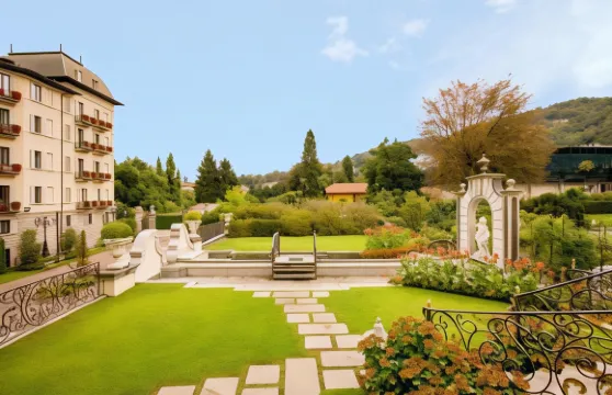 蕾佳娜皇宮酒店