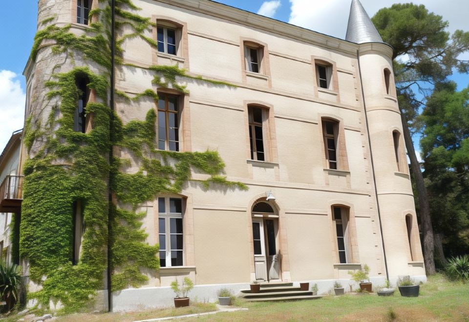 Chateau la Bouriette - Housity