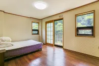 Yangsan Supsogui Hayanjip Pension Hoteles cerca de Pyeongsan Bookstore