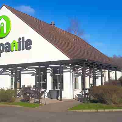 Hôtel Campanile Chantilly Hotel Exterior