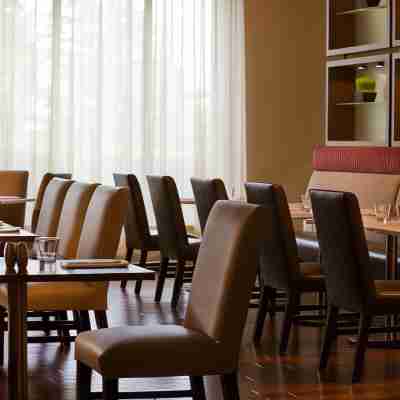 Renaissance Newark Airport Hotel Dining/Meeting Rooms