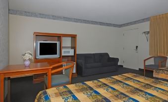 Econo Lodge Inn & Suites Near China Lake Naval Station
