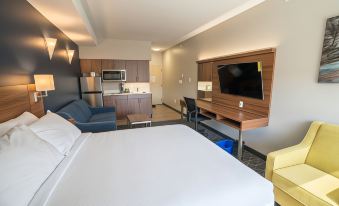 Microtel Inn & Suites by Wyndham Kelowna