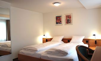 2. Hotel Fr..