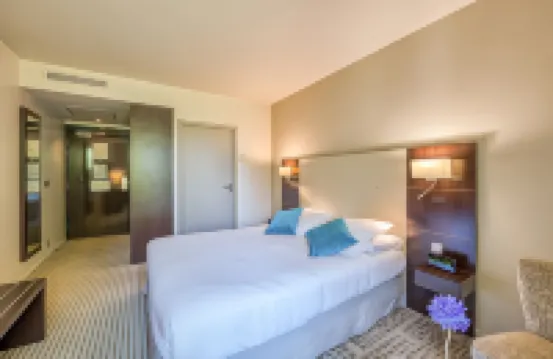 メルキュール アイクス アン プロヴァンス ラ デュランヌ ガール TGV