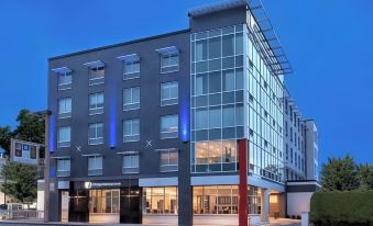 Holiday Inn Express & Suites Jersey City - Holland Tunnel