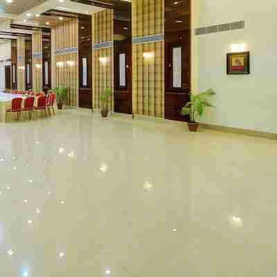 Hotel Sagar Tarang (Berries Group) Dining/Meeting Rooms