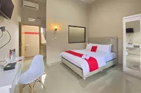 RedDoorz Syariah near Hajimena Lampung Hotel di Brantiraya