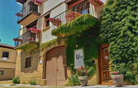 Apartamentos Uncastillo Hotels near Visita turistica de Sos del Rey Catolico