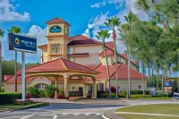 La Quinta Inn & Suites by Wyndham Orlando Airport North Hotels near مطار أورلاندو الدولي