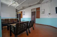Super OYO 1844 Bravo Residence Hotels in Beluluk