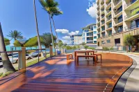 Aquarius on the Beach - Apartments
