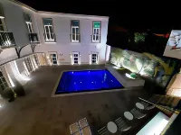 MouraSuites Hotel - 游泳池
