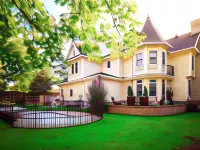 The Victoria Bed & Breakfast Hotels in Bentonville