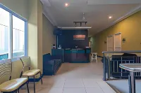 RedDoorz at H Agus Salim Street Pontianak Hotels in Darat Sekip