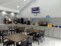 Days Inn by Wyndham Simpsonville - breakfast